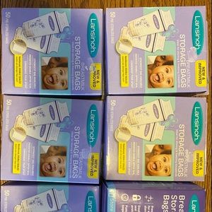 Lansinoh 50 count breastmilk storage/freezer bags.